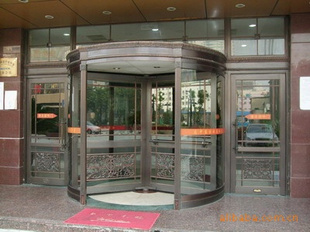 豪華、經(jīng)典彰顯品位的紫銅自動(dòng)三翼、兩翼旋轉(zhuǎn)門(mén)